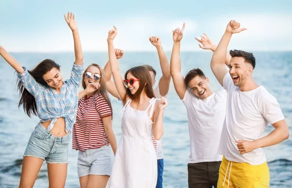 Happy friends on sea beach at resort — Stock Photo, Image