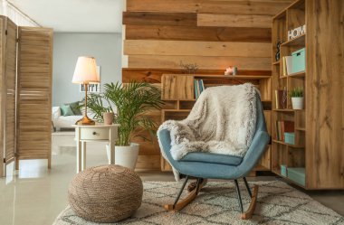 Oturma odasının iç rahat sallanan sandalye