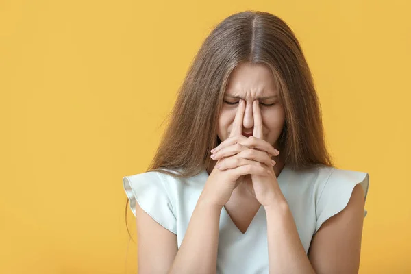 Stressed young woman on color background — Stock Photo, Image