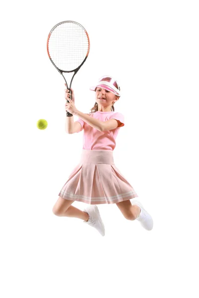 Menina jogando tênis contra fundo branco — Fotografia de Stock