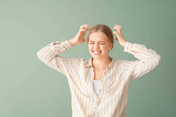 Portrait of angry woman on color background — Stock Photo, Image