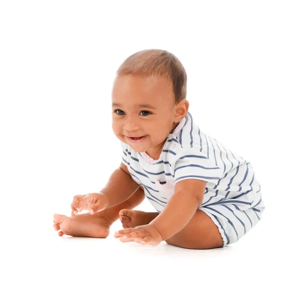 Lindo bebé afroamericano sobre fondo blanco — Foto de Stock