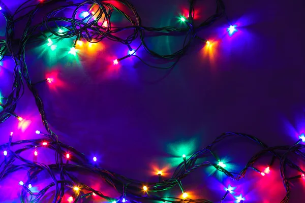 Gyönyörű karácsonyi fények a sötét háttér — Stock Fotó