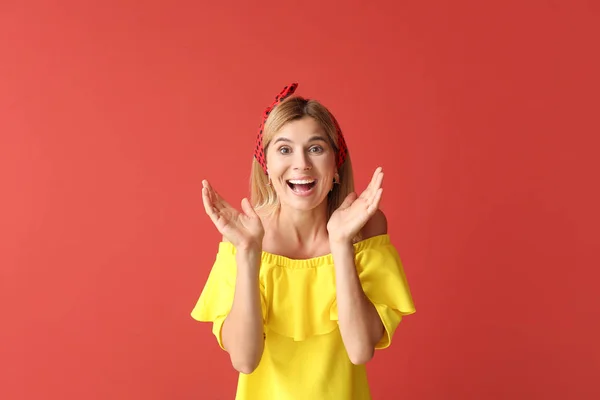 Excited beautiful woman on color background — Stock Photo, Image