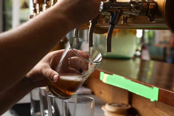 Barman pouring fresh beer in glass, closeup — Stock Photo, Image