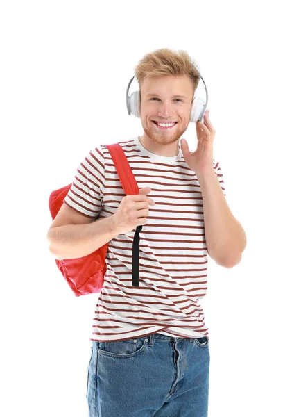 Guapo joven escuchando música sobre fondo blanco —  Fotos de Stock