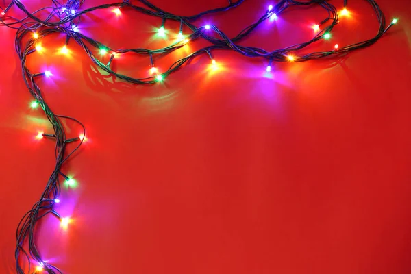 Gyönyörű karácsonyi fények a színes háttér — Stock Fotó