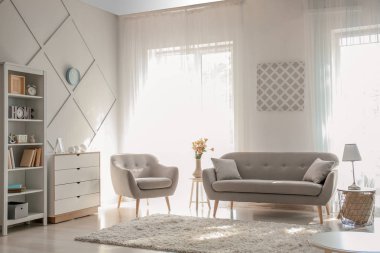 Modern oturma odasının iç mimarisi.