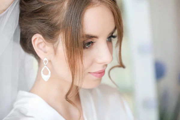 Portrait of beautiful young bride — Stock Photo, Image