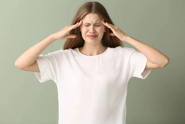 Stressed young woman on color background — Stock Photo, Image