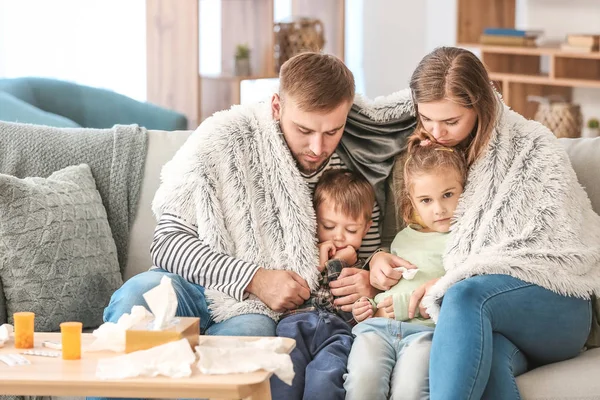 Family ill with flu at home — Stock Photo, Image