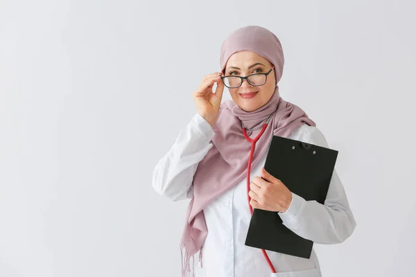 Beautiful mature Muslim doctor on light background — Stock Photo, Image