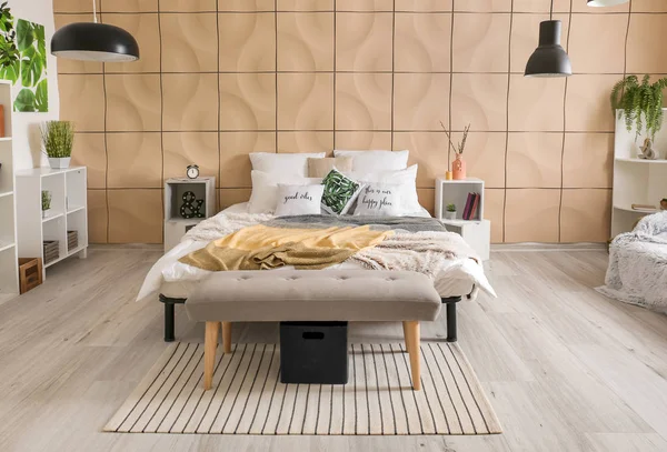 Stylowe wnętrze nowoczesnej sypialni — Zdjęcie stockowe