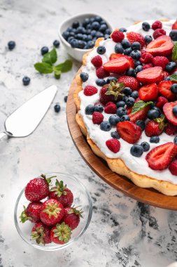 Masada lezzetli berry pasta