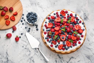 Masada lezzetli berry pasta