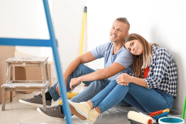 Happy young couple resting during repair of their new house — Stock Photo, Image