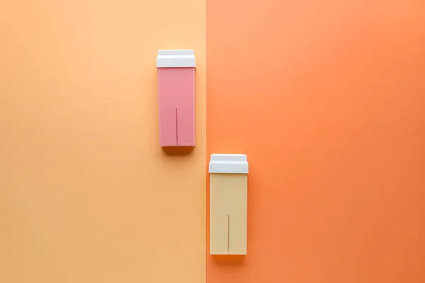 Vačice voskových kazet na barevném pozadí — Stock fotografie