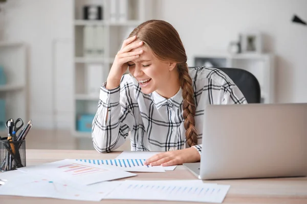 Portrait of stressed woman in office — Stock Photo, Image