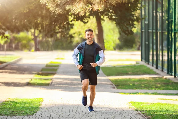 Sporty young man running in park — Stock Photo, Image