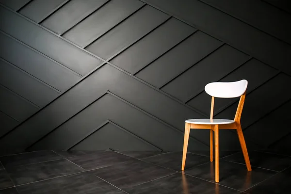 Comfortable chair near dark wall — Stock Photo, Image