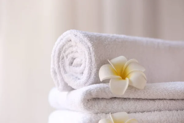 Clean towels with flowers, closeup — Stock Photo, Image