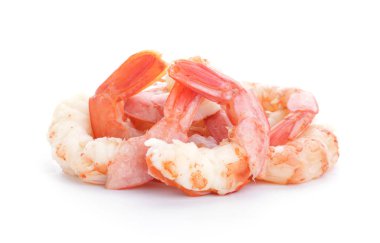 Beyaz arka planda lezzetli karidesler