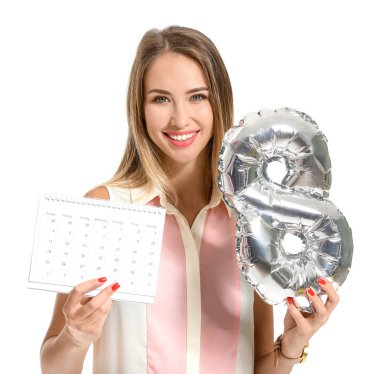 Takvim ve beyaz arka plan üzerinde şekil 8 ile güzel genç kadın. Dünya Kadınlar Günü kutlaması