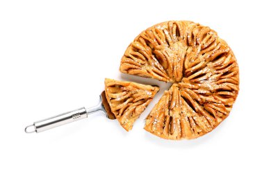 Beyaz arka planda tatlı elmalı turta