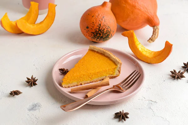 Plate with piece of tasty pumpkin pie on table — Stock Photo, Image