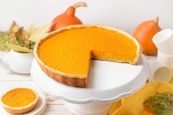 Dessert stand with tasty pumpkin pie on table — Stock Photo, Image