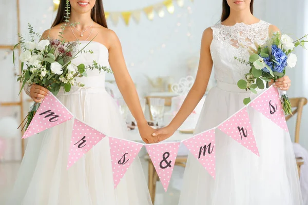 Mooie lesbische paar tijdens huwelijksceremonie — Stockfoto