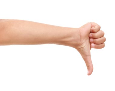 Beyaz arka planda başparmak aşağı gösteren çocuk eli