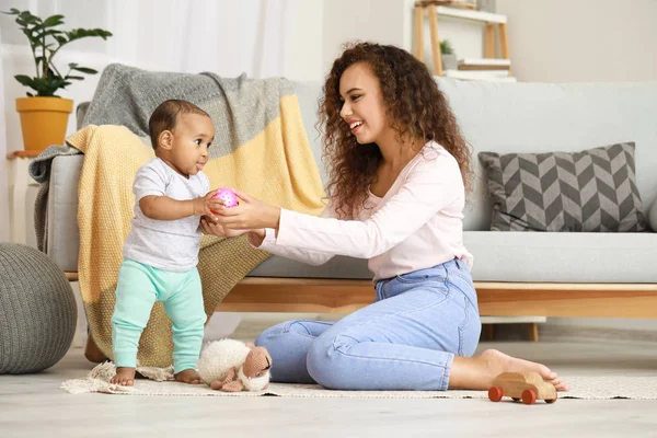 African-American woman with her little baby at home — Stock Photo, Image