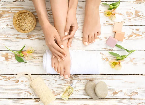 Young woman after spa pedicure treatment in beauty salon — Stock Photo, Image