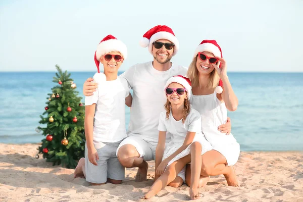 Happy family celebrating Christmas at tropical resort — Stock Photo, Image