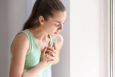 Genç kadın kalp krizi geçirerek evde acı