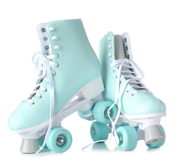 Винтажные ролики на белом фоне
