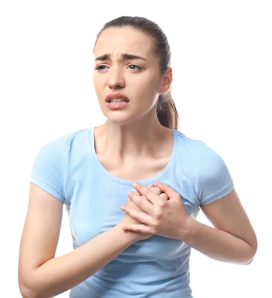 Junge Frau erleidet Herzinfarkt auf weißem Hintergrund — Stockfoto