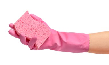 Beyaz arka plan üzerinde temizlik süngeri tutan eldiven kadın el