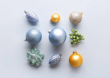 Işık arka planında güzel bir Noel kompozisyonu