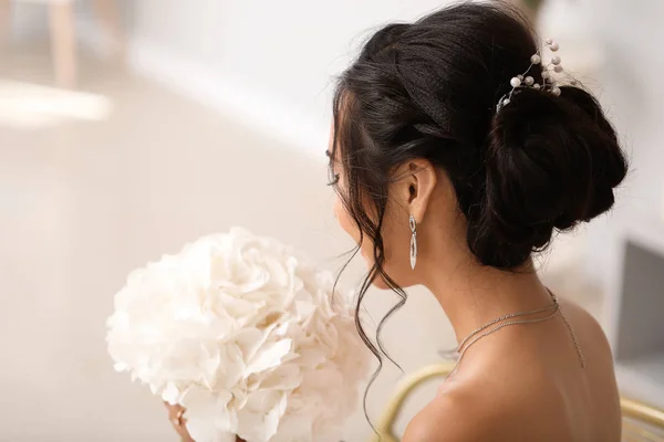 Красива молода Азіатська наречена в домашніх умовах — стокове фото
