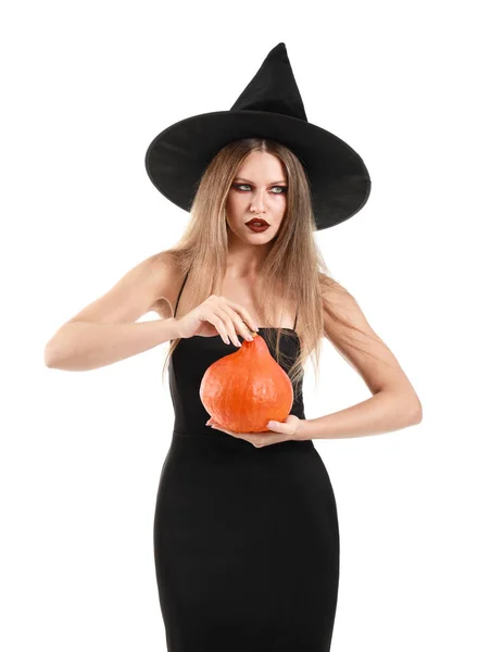 Hermosa mujer vestida de bruja para Halloween sobre fondo blanco —  Fotos de Stock