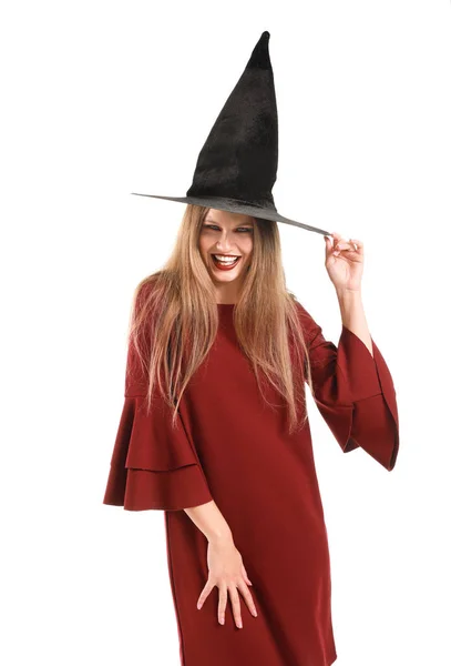 Mulher bonita vestida como bruxa para o Halloween no fundo branco — Fotografia de Stock