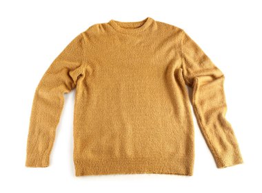 Beyaz arka planda örülmüş süveter