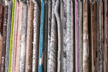 Dükkanda birçok farklı halı