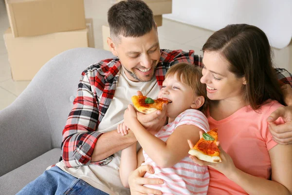 Happy family eating pizza on moving day — Stock Photo, Image