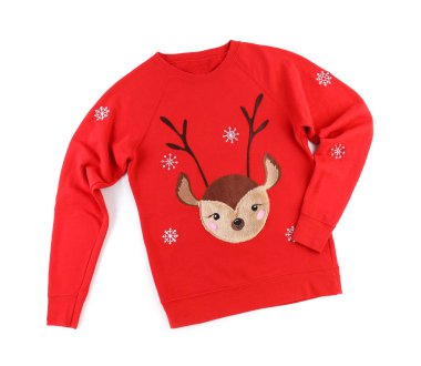 Beyaz arka planda geyik olan Noel kazağı