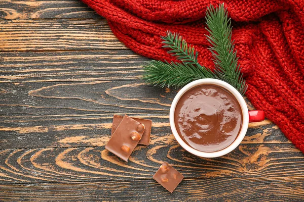ahşap zemin üzerine sıcak çikolata