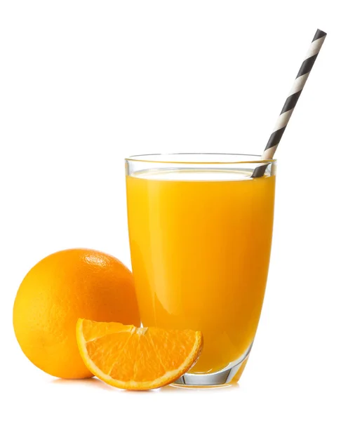 Glas frischer Orangensaft auf weißem Hintergrund — Stockfoto