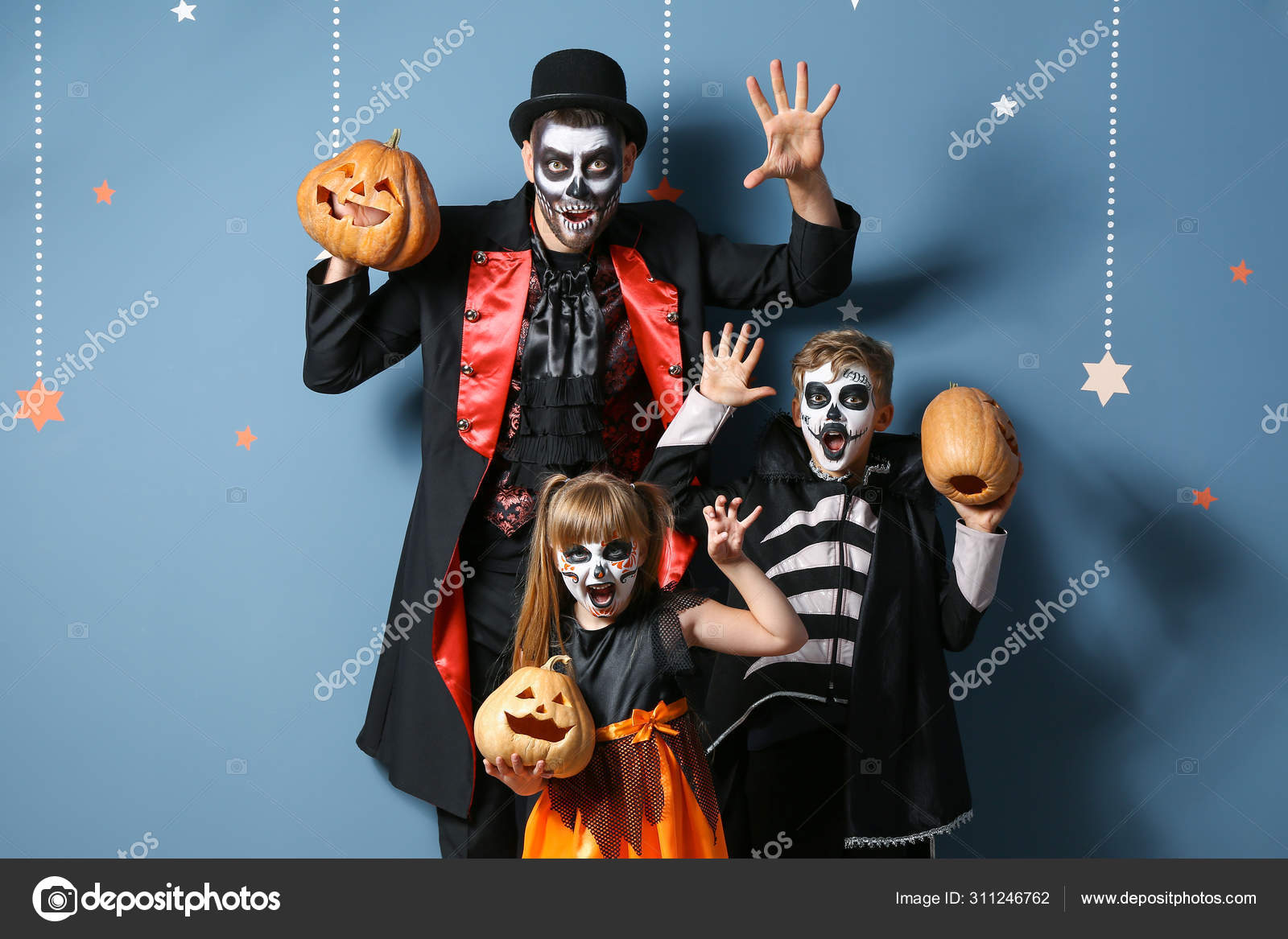 Trajes hombre halloween fotos de stock, imágenes de Trajes hombre halloween sin royalties | Depositphotos Trajes hombre halloween fotos de stock, imágenes de Trajes hombre halloween sin royalties | Depositphotos